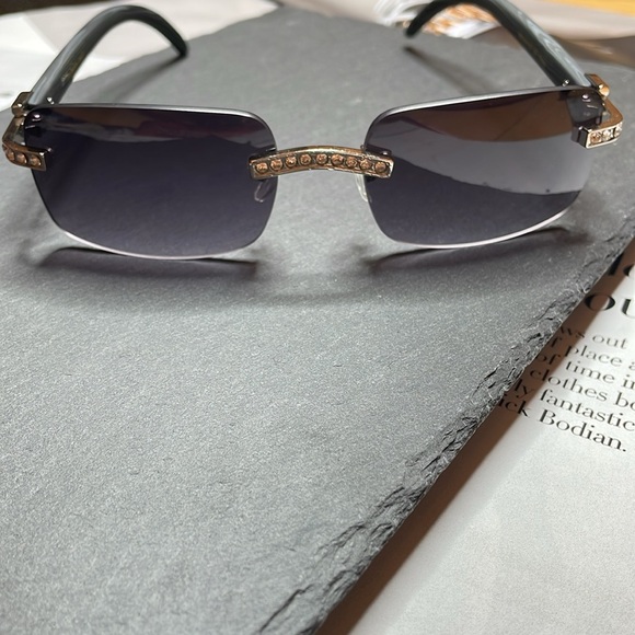 Chic minimalist style sunglasses - Picture 4 of 4